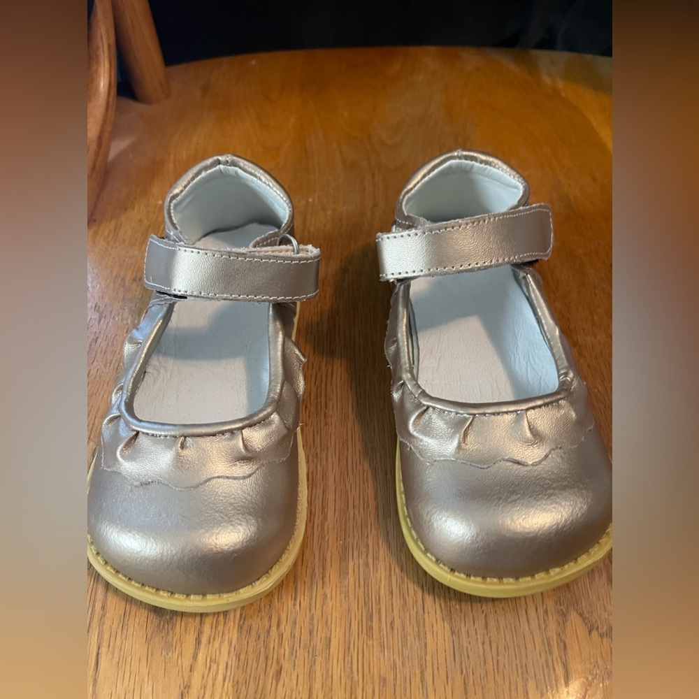 VGUC toddler gold shoes, similar to Livie and Luca